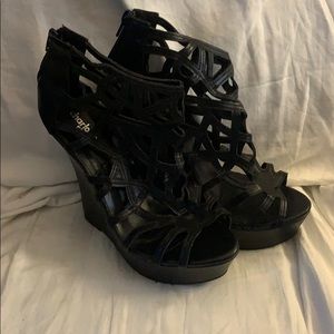 Black Geometric Wedges